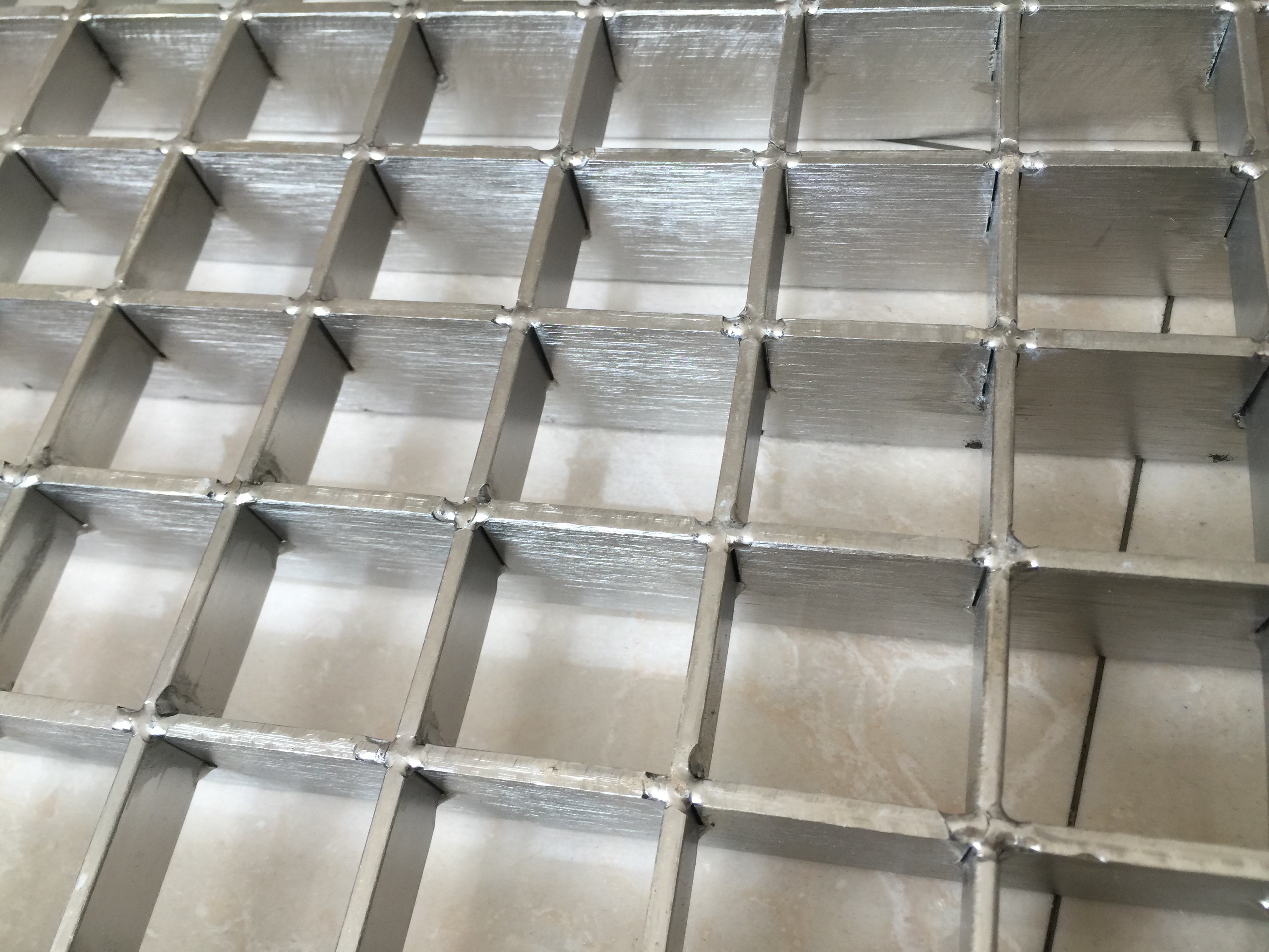 不銹鋼鋼格板的幾種制作方法